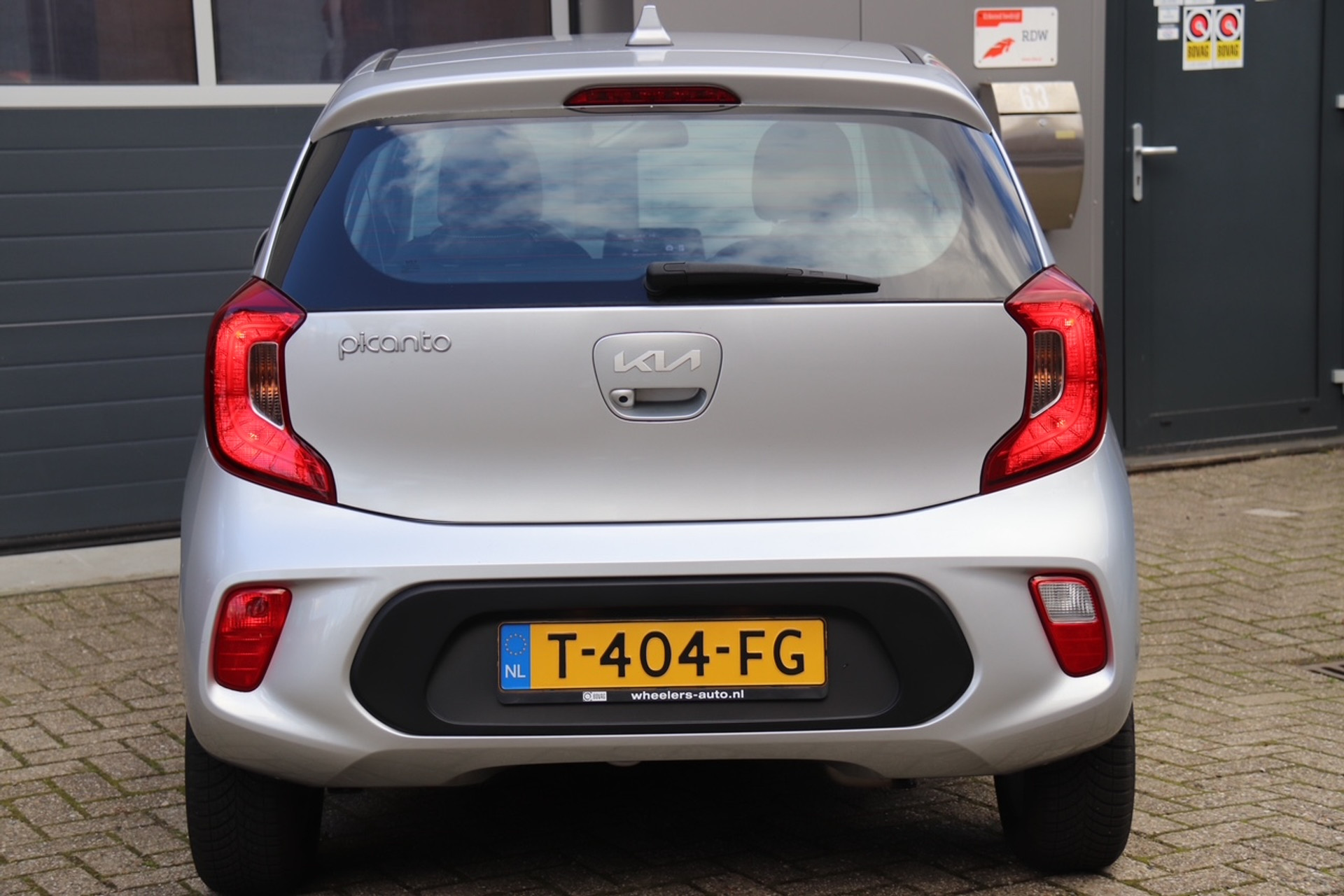 48618616-23.jpg